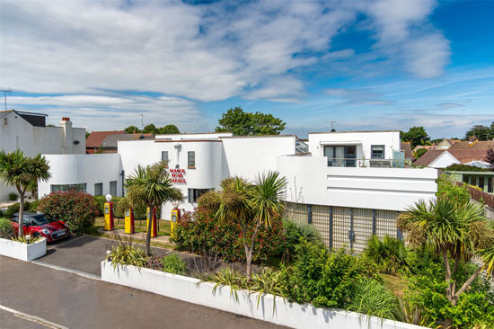 Apartment in the 1930s Manor Road Garage in East Preston, West Sussex