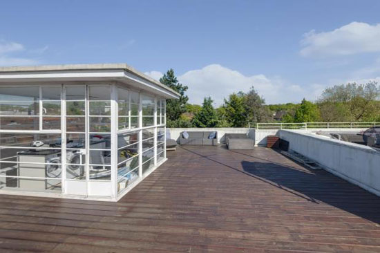 1930s grade II-listed art deco property in Lytton Close, London N2