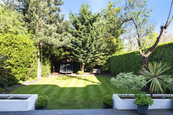 1930s grade II-listed art deco property in Lytton Close, London N2