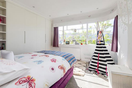 1930s grade II-listed art deco property in Lytton Close, London N2