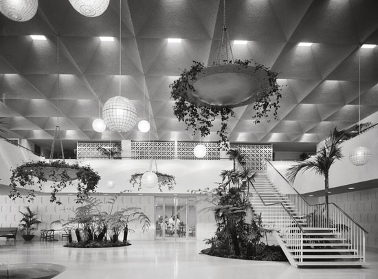 Edward Durell, Stone Stuart Pharmaceutical Company, Pasadena, 1958. Picture credit: courtesy of the Estate of Marvin Rand (pages 54-55)