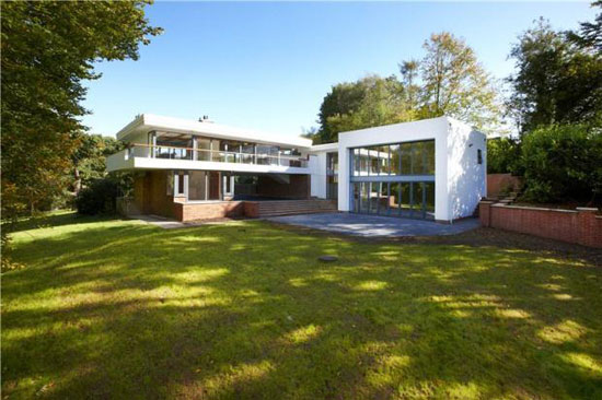 1960s grade II-listed Debden Hollow modernist property in Barford, near Warwick, Warwickshire