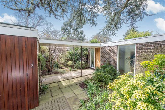 19. 1950s modernist property in Ham, Richmond, Surrey