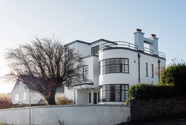 2. Sunpark 1930s art deco house in Brixham, Devon