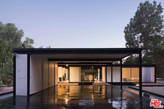 2. 1950s Pierre Koenig-designed Case Study House #21 in Los Angeles, California, USA