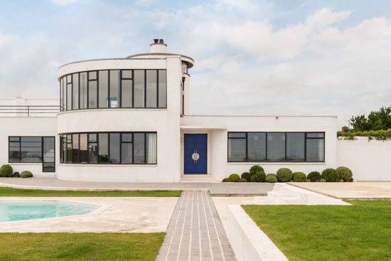 22. C. Evelyn Simmons art deco Sandcastle in Pevensey Bay, East Sussex