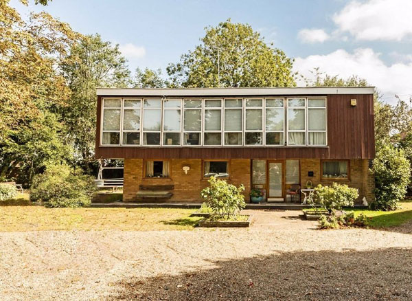 22. 1960s Kenneth Wood modern house in Hampton, Greater London