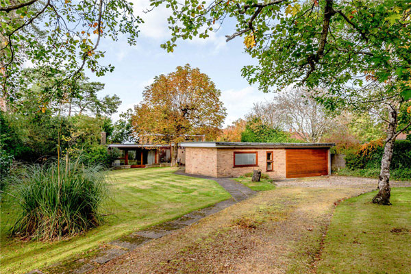 23. 1960s midcentury modern house in Newbury, Berkshire