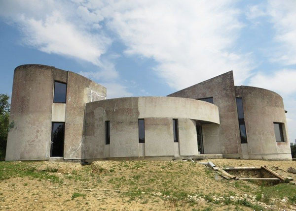 27. 1970s brutalist renovation project in Saujon, France