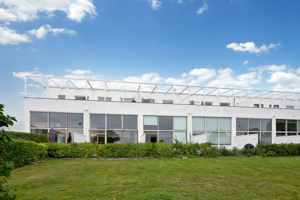 28. Arne Jacobsen modernism: 1950s townhouse in the Bellevue complex, Klampenborg, near Copenhagen, Denmark