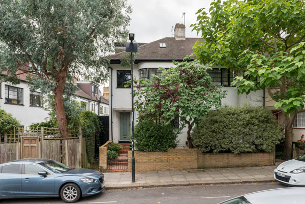 32. 1930s art deco house in London NW3