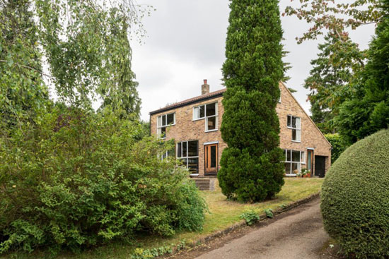 40. 1950s modernism: Alison & Peter Smithson-designed The Sugden House in Watford, Hertfordshire