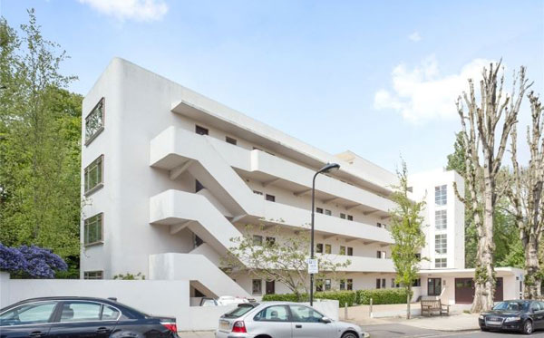 45. 1930s modernism: Studio apartment in the 1930s Wells Coates-designed Isokon Building, London NW3