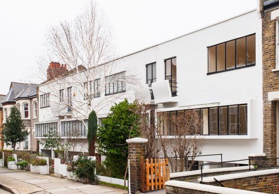 6. 1930s Berthold Lubetkin modernist property in London SE18