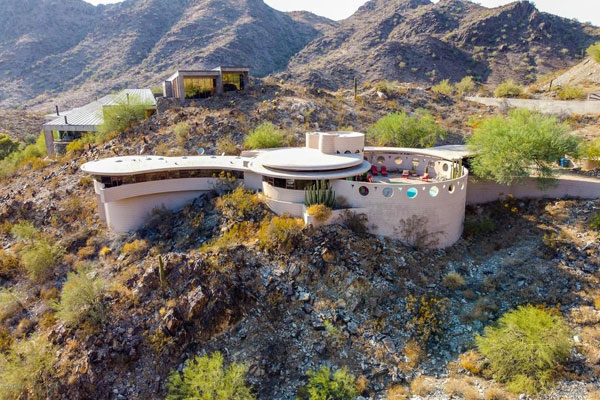 6. Frank Lloyd Wright’s Circular Sun House in Phoenix, Arizona, USA