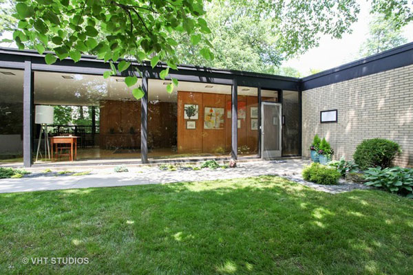 1950s modernism: A. James Speyer-designed property in Highland Park, Illinois, USA