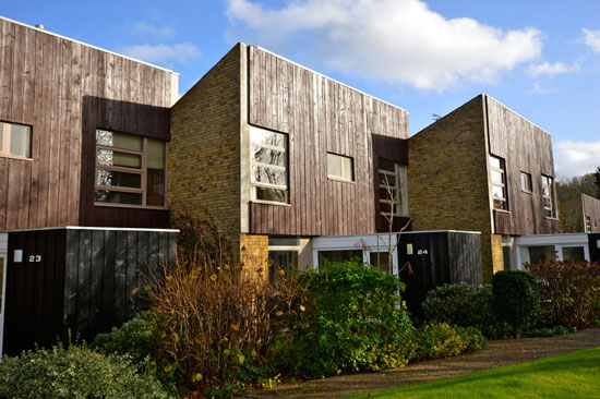 In need of renovation: 1960s Eric Lyons-designed Westfield Span House in Ashtead, Surrey