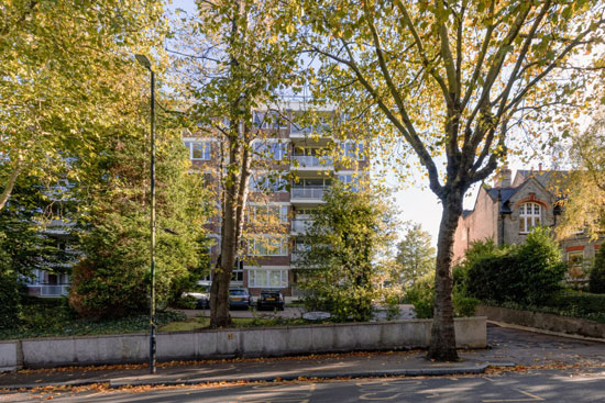 1960s midcentury modern apartment in Altior Court, London N6