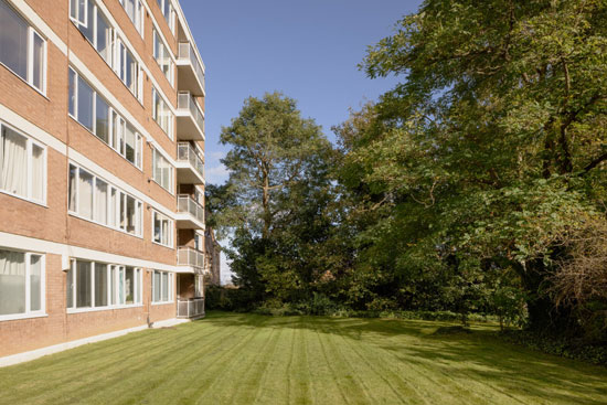 1960s midcentury modern apartment in Altior Court, London N6