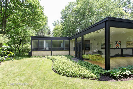 1950s modernism: A. James Speyer-designed property in Highland Park, Illinois, USA