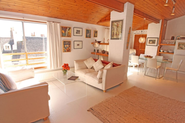 12. 1960s modernist property in Kingsand, Cornwall