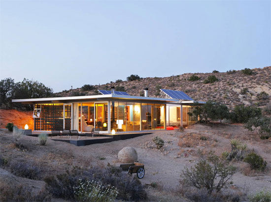 17. Off-grid IT House modernist property in Pioneertown, California, USA