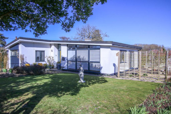 1960s Glynn Hollister midcentury modern house in Aldeburgh, Suffolk