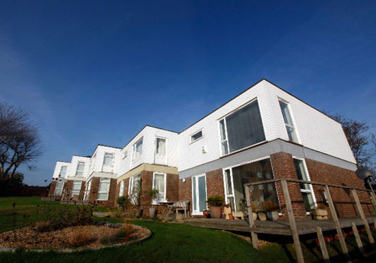 ald1 1960s Gordon White & Hood-designed property in Aldeburgh, Suffolk