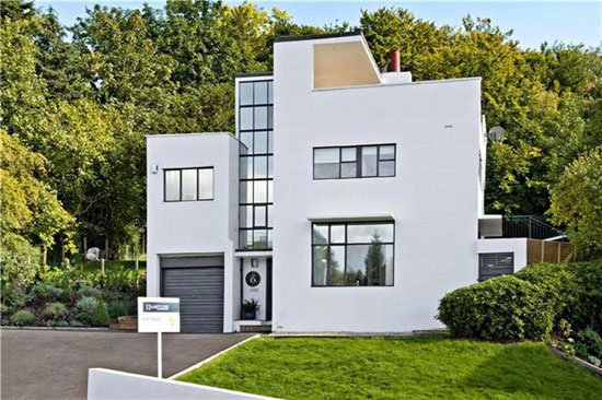 1930s Connell and Ward-designed Second Sun House in Amersham, Buckinghamshire