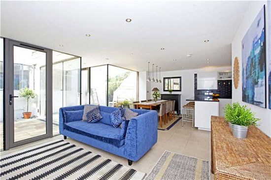 1930s Connell and Ward-designed Second Sun House in Amersham, Buckinghamshire
