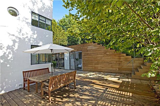 1930s Connell and Ward-designed Second Sun House in Amersham, Buckinghamshire