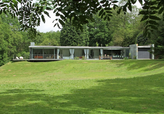 arch1 Archplan-designed contemporary modernist house in Farnham, Surrey