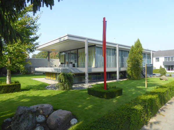 1970s H.G. Smelt-designed Glazen Huis in Geldrop, Holland