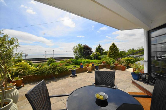 Two-bedroom art deco-style apartment in Leigh-On-Sea, Essex
