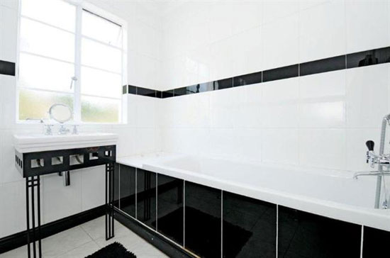 art3 Four-bedroom 1930s art deco property in Southgate, London N14