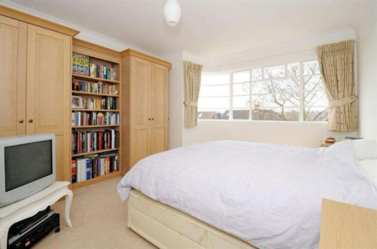 art6 Four-bedroom 1930s art deco property in Southgate, London N14