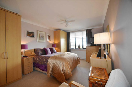 Two-bedroom art deco-style apartment in Leigh-On-Sea, Essex