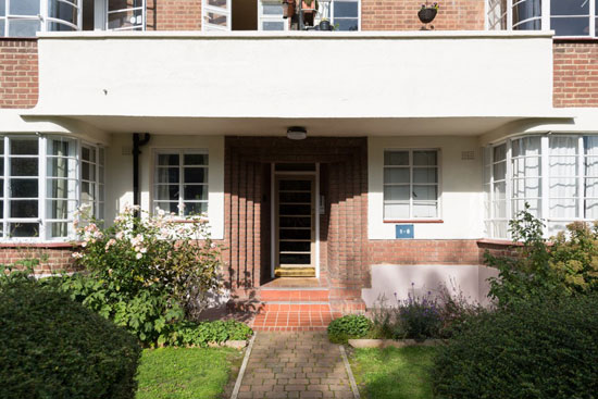 Apartment in the 1930s Howes and Jackman-designed art deco Clissold Court, London N4