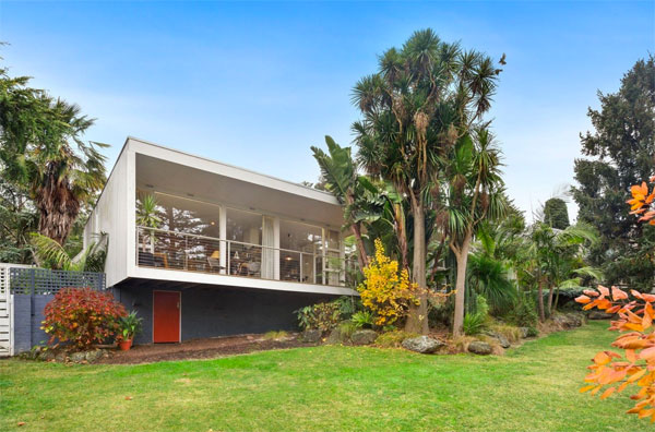 1960s midcentury modern property in Park Orchards, Victoria, Australia