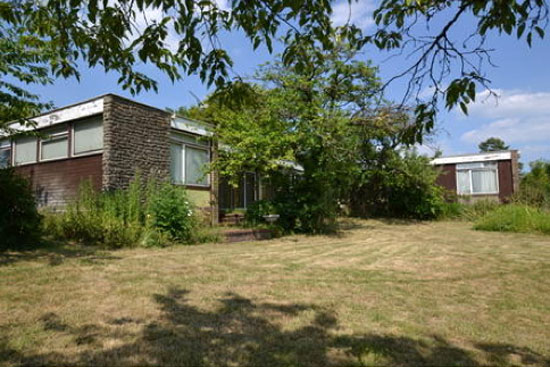 In need of renovation: 1960s Cox Architects-designed single-storey modernist property in Aylesbury, Buckinghamshire