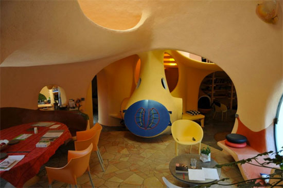 Claude Hausermann-Costy’s Bubble House in Uzes, Gard, France