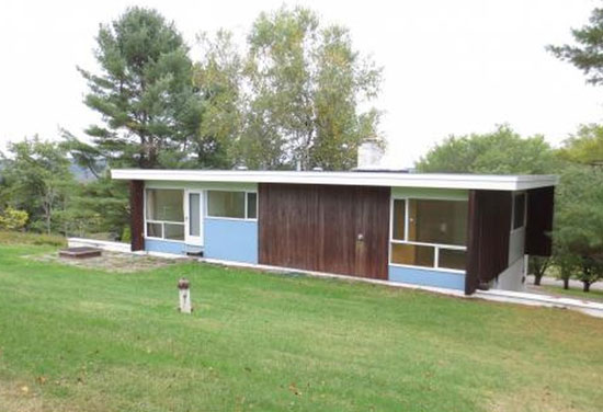 In need of renovation: 1950s Marcel Breuer-designed midcentury property in Ithaca, NY, USA