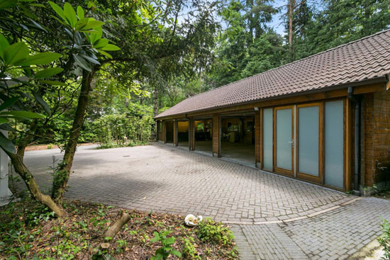 Star-shaped modernism: 1970s house in Kapellen, Belgium