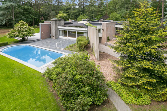 Star-shaped modernism: 1970s house in Kapellen, Belgium