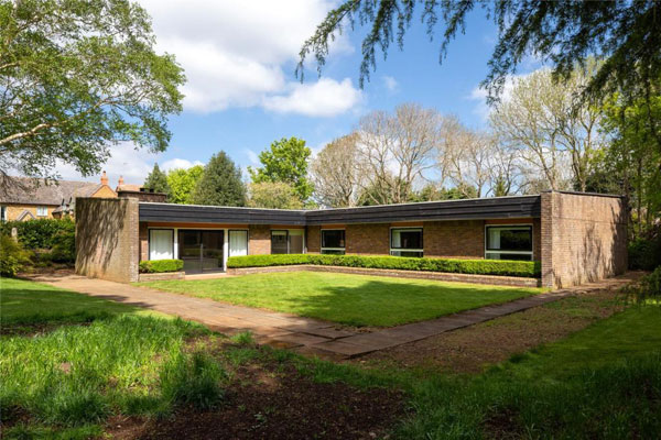 1970s modern house in Scaldwell, Northamptonshire