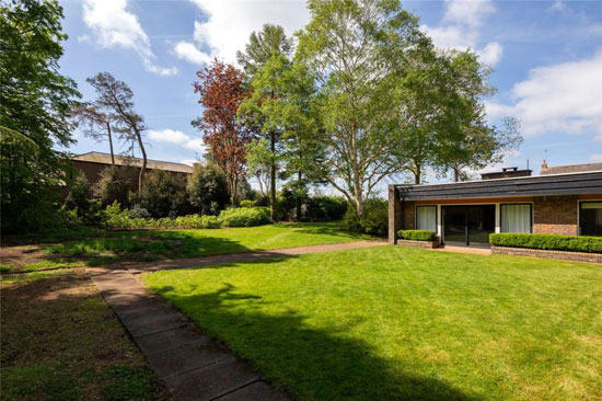 1970s modern house in Scaldwell, Northamptonshire