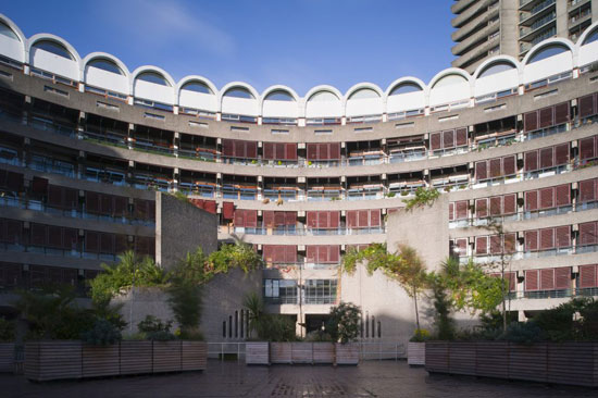 Apartment in Frobisher Crescent on the Chamberlin, Powell & Bon-designed Barbican Estate, London EC2