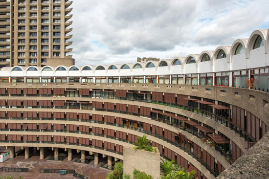 Apartment in Frobisher Crescent on the Chamberlin, Powell & Bon-designed Barbican Estate, London EC2