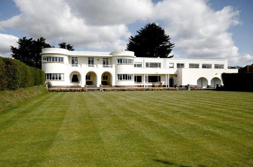 bart1 Five-bedroomed 1930s art deco house in Barton on Sea, Hampshire