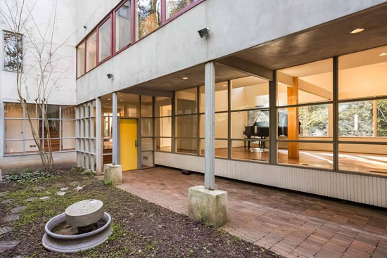 1940 modernism: Bauhaus-inspired property in Atlanta, Georgia, USA
